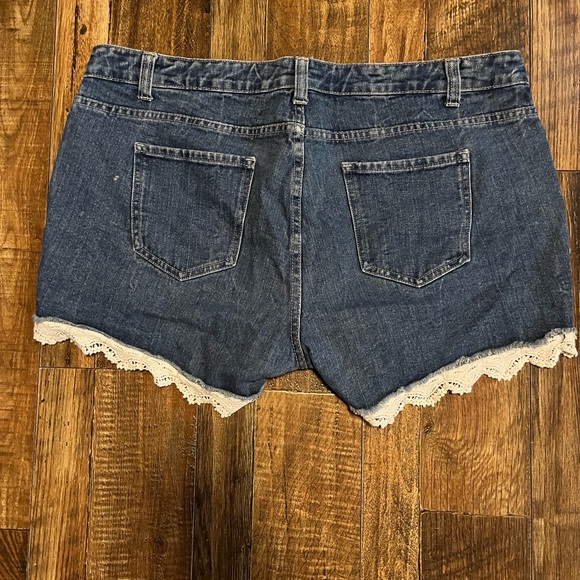 Forever 21 Blue Denim Shorts with Cream Lace - Picture 5 of 5